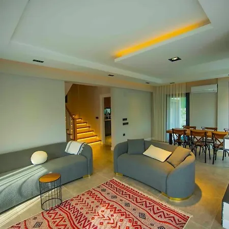 4+1 Havuzlu Deux Hotel